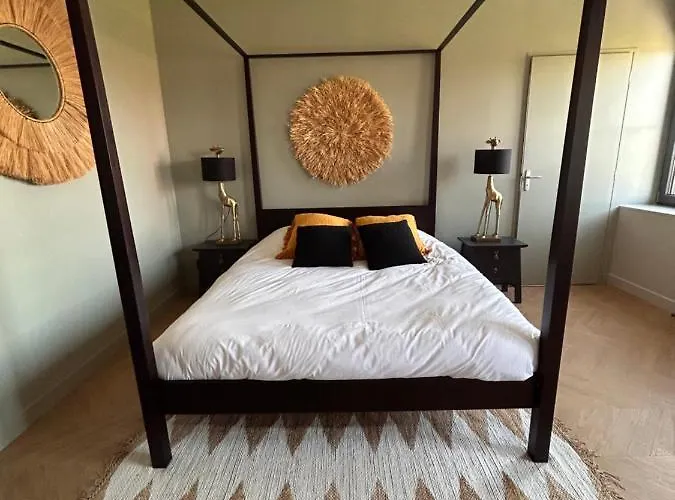 Le Manoir Du Monde Hotel *